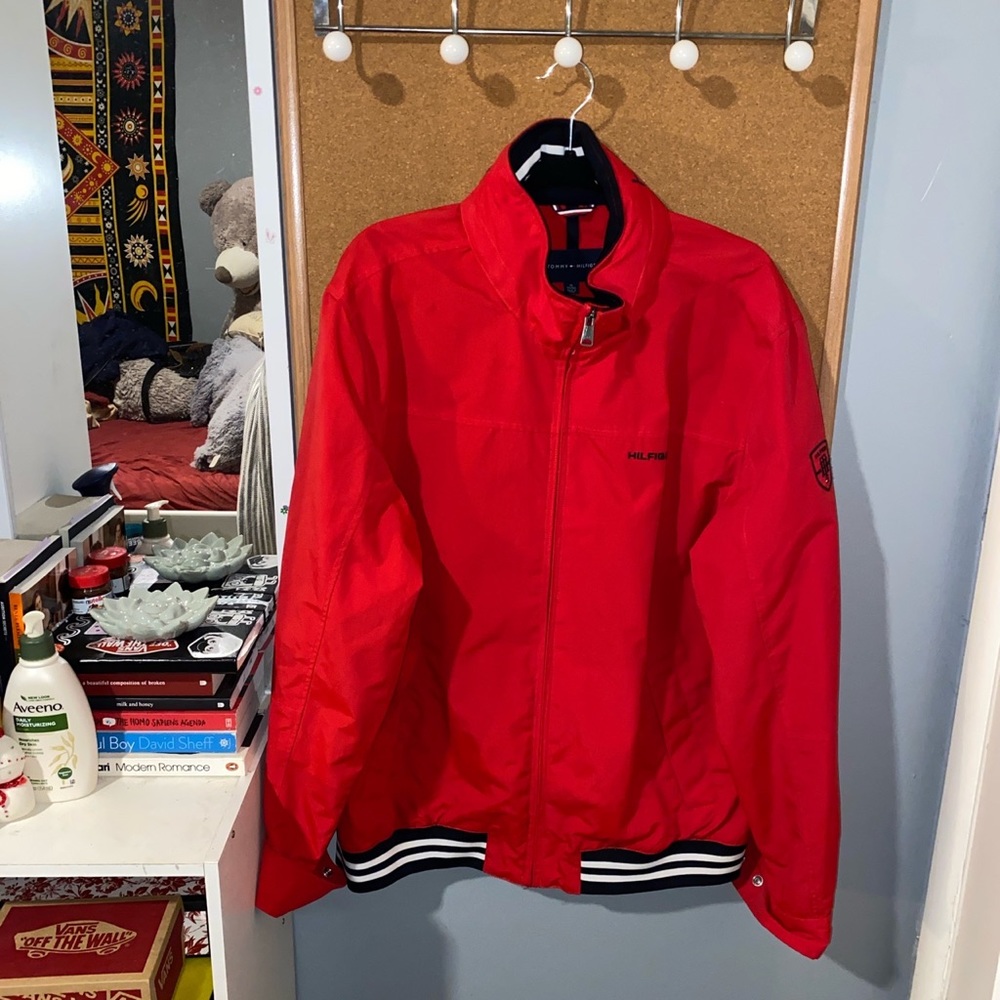 • tommy hilfiger windbreaker •